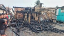 Foto : rumah yang terbakar