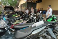 Foto : motor yang di amankan dan, foto kapolrestabes dan kasat reskrim