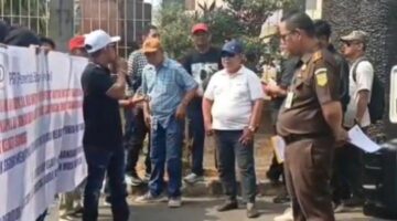 Saat PST gelar aksi damai di kejati Sumsel, Selasa (8/9/2026)