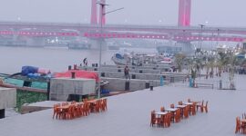 Kabut Asap yang Terlihat menutupi Jembatan Ampera Palembang 