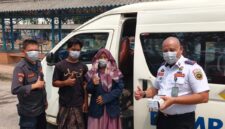 Menyikapi Dampak Kabut Asap Karhutla, Korsatpel Terminal Jakabaring Bagikan Ratusan Masker Gratis