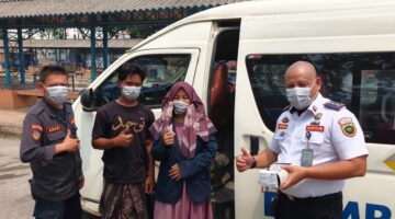 Menyikapi Dampak Kabut Asap Karhutla, Korsatpel Terminal Jakabaring Bagikan Ratusan Masker Gratis