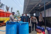 fhoto (istimewa/humas respa) : pendistribusian air bersih untuk masyarakat tanah pilih