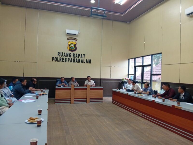 fhoto : rakor bahas urai kemacetan saat antri dan pengisian di sejumlah spbu pagar alam