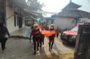 Jasad korban dibawa ke rumah duka. Foto: Basarnas Palembang.