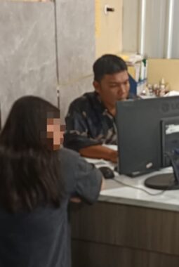Lupa Kunci Pintu Mobil Saat Terparkir.   Phone 16 Pro, Uang dan Serta Surat Surat Penting Raib Dicuri
