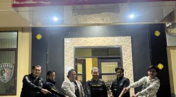 fhoto (istmewa) : polres pagar alam amankan pelaku penusukan yang menewaskan seorang pemuda meninggal dunia