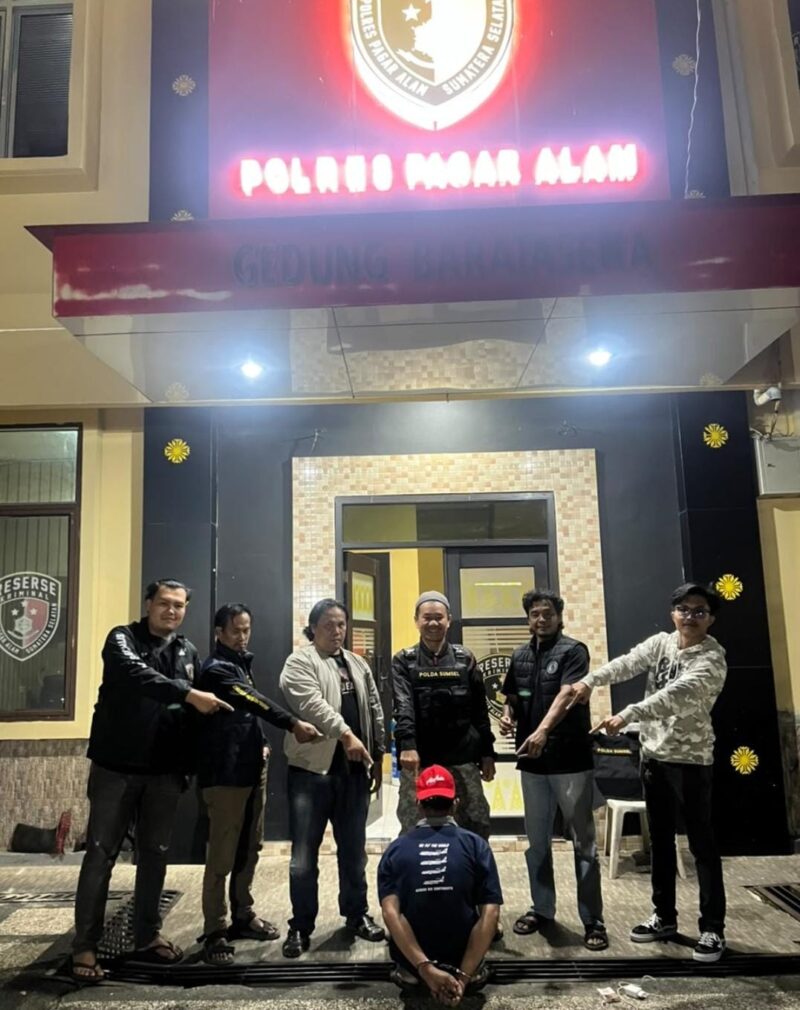 fhoto (istmewa) : polres pagar alam amankan pelaku penusukan yang menewaskan seorang pemuda meninggal dunia