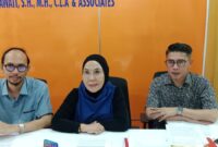 Advokat Titis Rachmawati, SH, MH, CLA, bersama Bayu Prasetya Andrinata, S.H. dan Andre Yunialdi, SH, MH, saat memberikan keterangan, Senin (14/9/2026)