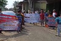 fhoto (istimewa) : aksi solidaritas keluarga korban curas dihadapan polres pagar alam