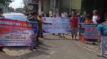 fhoto (istimewa) : aksi solidaritas keluarga korban curas dihadapan polres pagar alam