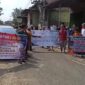 fhoto (istimewa) : aksi solidaritas keluarga korban curas dihadapan polres pagar alam