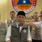 Menteri Kehutanan Raja Juli Antoni saat diwawancarai langsung usai rapat koordinasi penanganan karhutla di Kantor BPBD Sumsel, Selasa (15/9/2026). Foto: Tia