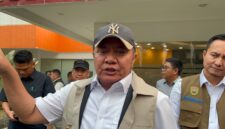 Gubernur Sumsel, Herman Deru saat diwawancarai di Kantor BPBD Sumsel, Selasa (15/9/2026). Foto: Tia