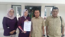Foto :  tim kuasa penggugat Yayasan  UBD  Palembanh