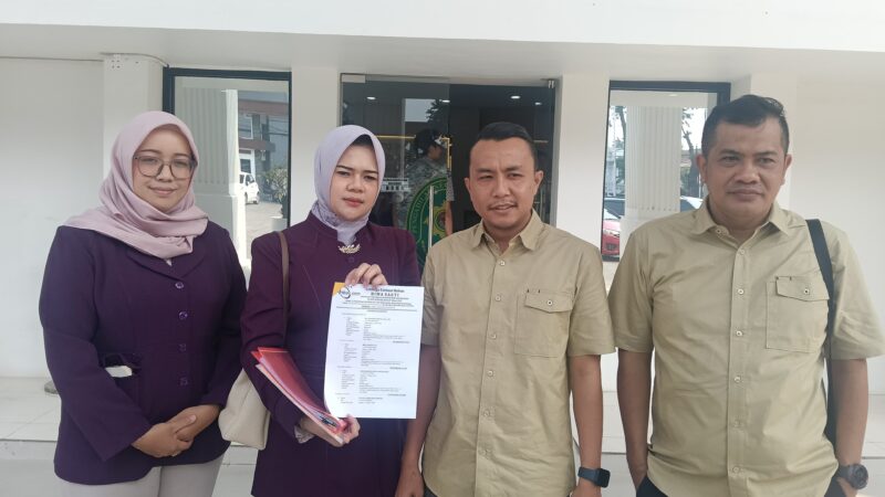 Foto :  tim kuasa penggugat Yayasan  UBD  Palembanh