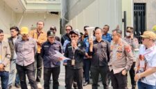 Foto Panitera PN Palembang, Dr. Sumargi, SH, MH saat melaksanakan Eksekusi kamis (17/9/2026)