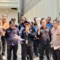 Foto Panitera PN Palembang, Dr. Sumargi, SH, MH saat melaksanakan Eksekusi kamis (17/9/2026)