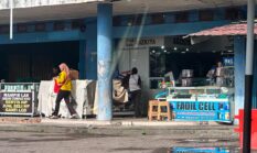 Pintu Masuk Pasar Shoping Center Kayuagung Tertutupi Pedagang, Masyarakat Keluhkan Sempitnya Ruas Jalan Masuk