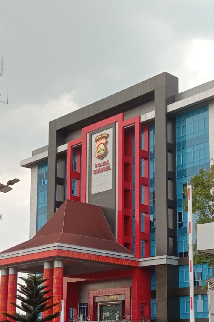 Foto: Gedung utama Polda Sumsel.