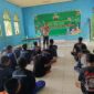 Kapolsek Buay Madang Timur, Iptu Swisspo, memberikan materi penyuluhan seputar Kamtibmas, tertib lalu lintas, dan bahaya narkoba kepada puluhan peserta Diklat Terpadu Dasar (DTD) Ke-XIX Satkorcab Banser OKU Timur di Pondok Darussalam, Desa Sumedang Sari.