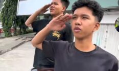 Dua Pelajar Naik Motor Tanpa Helm Berhenti di Zebra Cross  Petugas Satlantas Palembang Beri Hukuman Hormat Bentuk Pembinaan 