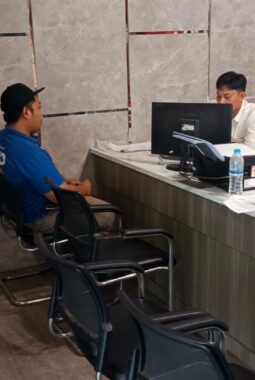 Kaca Mobil Dipecah   Uang Rp 4,8 Juta dan HP Raib