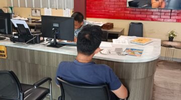 Foto korban membuat laporan polisi