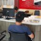 Foto korban membuat laporan polisi
