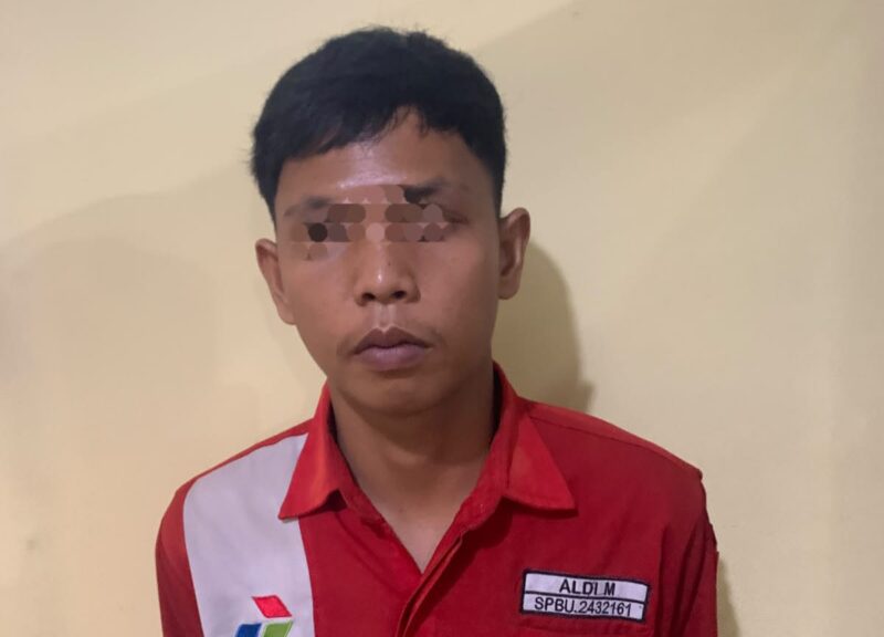 Tersangka saat diamankan. Foto: dokumen polisi.