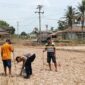 Bersama masyarakat petani Desa Tanjung Sari, Personil Polsek Buay Madang Timur bahu-membahu menanam jagung hibrida demi memperkuat ketahanan pangan nasional di kuartal III tahun 2026.