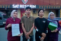 Foto : Pelapor didampingi kuasa hukum LBH Bima Sakti