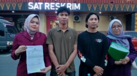 Foto : Pelapor didampingi kuasa hukum LBH Bima Sakti