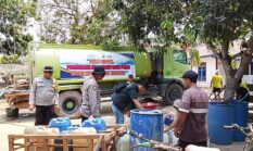 PT HKI Salurkan 20 Ribu Liter Air Bersih Untuk Warga Kecamatan Keluang dan 8 Ribu Liter Untuk Kecamatan Tungkal Jaya