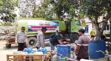 PT HKI Salurkan 20 Ribu Liter Air Bersih Untuk Warga Kecamatan Keluang dan 8 Ribu Liter Untuk Kecamatan Tungkal Jaya