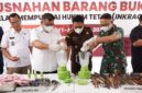 Foto saat pemusnahan barang bukti di kantor Kejari OKI
