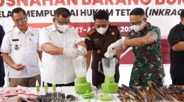 Foto saat pemusnahan barang bukti di kantor Kejari OKI