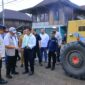 Gubernur Sumsel, Herman Deru saat meninjau pemeliharaan dan rekonstruksi jalan di Desa Seleman Ulu, Kecamatan Muara Pinang, Kabupaten Empat Lawang, Selasa (22/9/2026). foto: pemprov sumsel