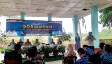 Perwakilan Polsek Buay Madang Timur bersama jajaran Kesbangpol, BIN, Koramil, dan Pemerintah Kecamatan saat memberikan pengarahan dalam kegiatan Sosialisasi Peran Forum Kewaspadaan Dini Masyarakat (FKDM) di Aula Kantor Kecamatan Buay Madang Timur.
