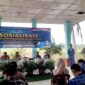Perwakilan Polsek Buay Madang Timur bersama jajaran Kesbangpol, BIN, Koramil, dan Pemerintah Kecamatan saat memberikan pengarahan dalam kegiatan Sosialisasi Peran Forum Kewaspadaan Dini Masyarakat (FKDM) di Aula Kantor Kecamatan Buay Madang Timur.