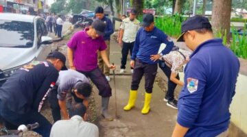 fhoto : gotong royong antisipasi banjir dan normalisasi tumpukan sampah