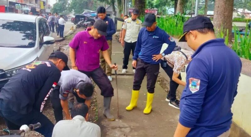 fhoto : gotong royong antisipasi banjir dan normalisasi tumpukan sampah