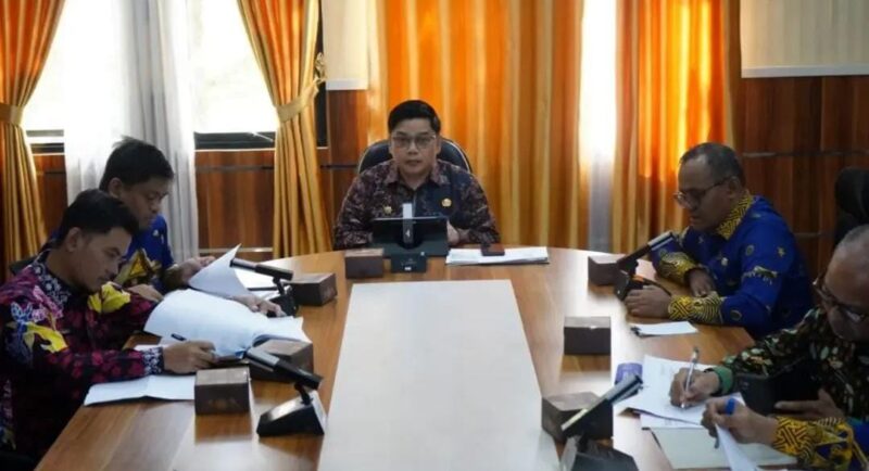 fhoto : sekda pagar alam zaily oktosab fitri abidin pimpin rapat tim indeks nspk manajemen asn
