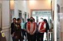 Saat JPU melakukan tahap II, Wakil Bupati PALI nonaktif Iwan Tuaji dan Alhefy Kurniawan diserahkan dalam perkara dugaan gratifikasi dan/atau suap proyek PALI 2024.