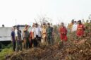photo Menteri Kehutanan, Kepala BNBP, Gubernur Sumsel dan Bupati OKI meninjau kebakaran hutan dan lahan di areal Tol Kayuagung-Palembang