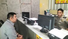 Foto korban membuat laporan polisi