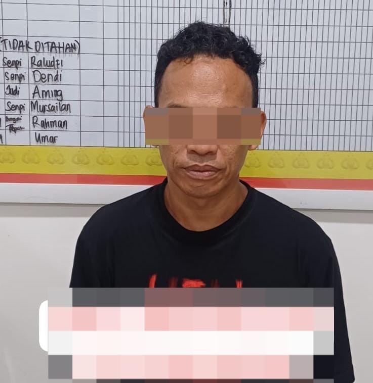 Pelaku saat diamankan.
