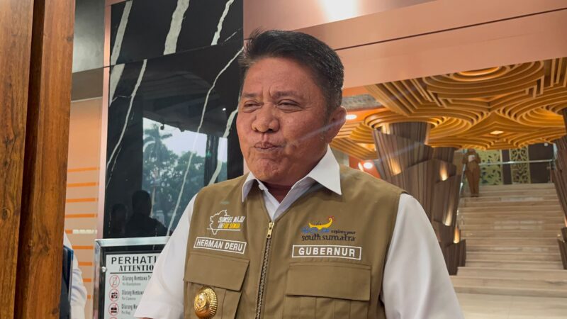 Gubernur Sumatera Selatan Herman Deru saat diwawancarai langsung.