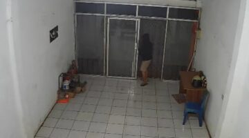 Foto : cctv saat pelaku Masuk ke kantornya