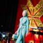 Foto. Hj., Ike Meilina Muchendi, saat mengenakan langsung kreasi tersebut dalam fashion show Kriyanusa 2026 di Jakarta Convention Center (JCC